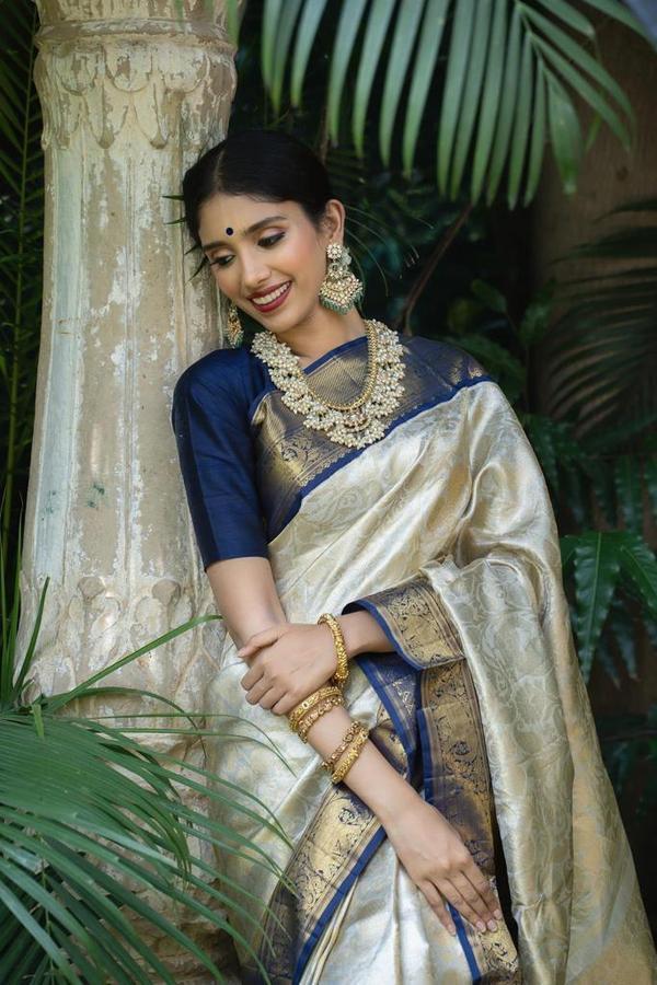 Kala Niketan Archaic Traditional kanchi Soft Silk Sari With Attached Blouse