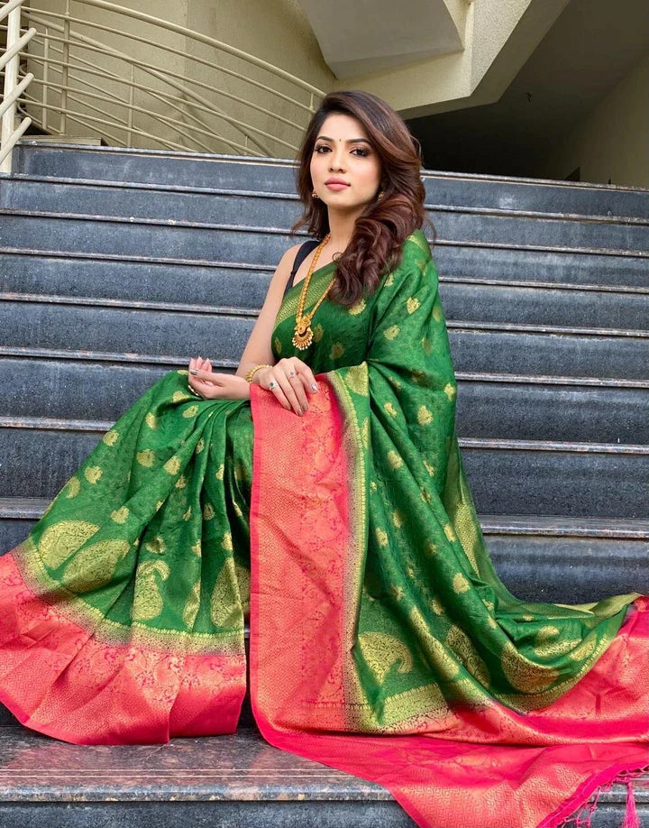 Kala Niketan Green & Red pallu Pure Soft Kanjiviram Silk Saree With Attached Blouse