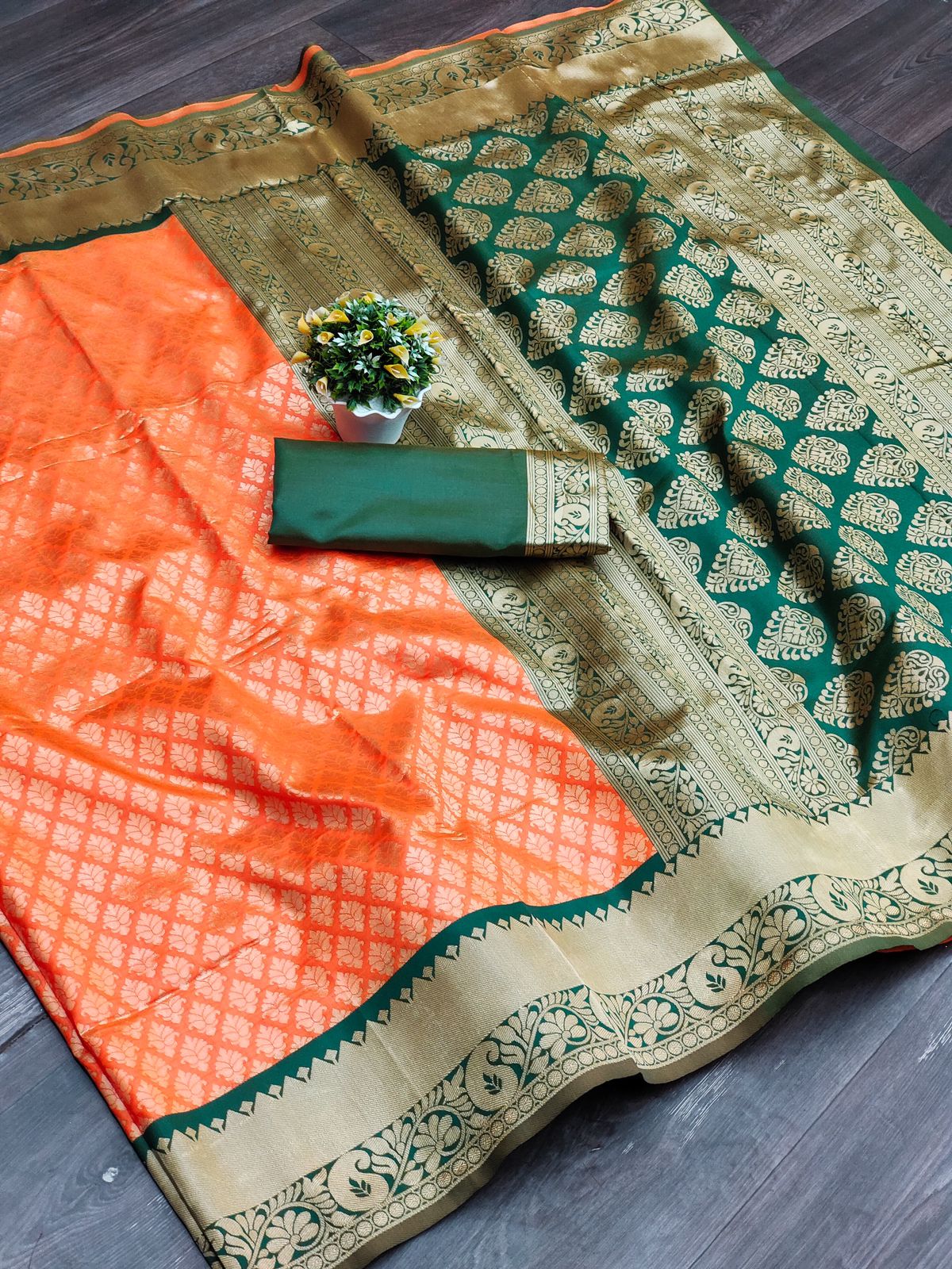 Kala Niketan Lekha Archaic Traditional Kanchi Soft Silk Sari With Attached Blouse