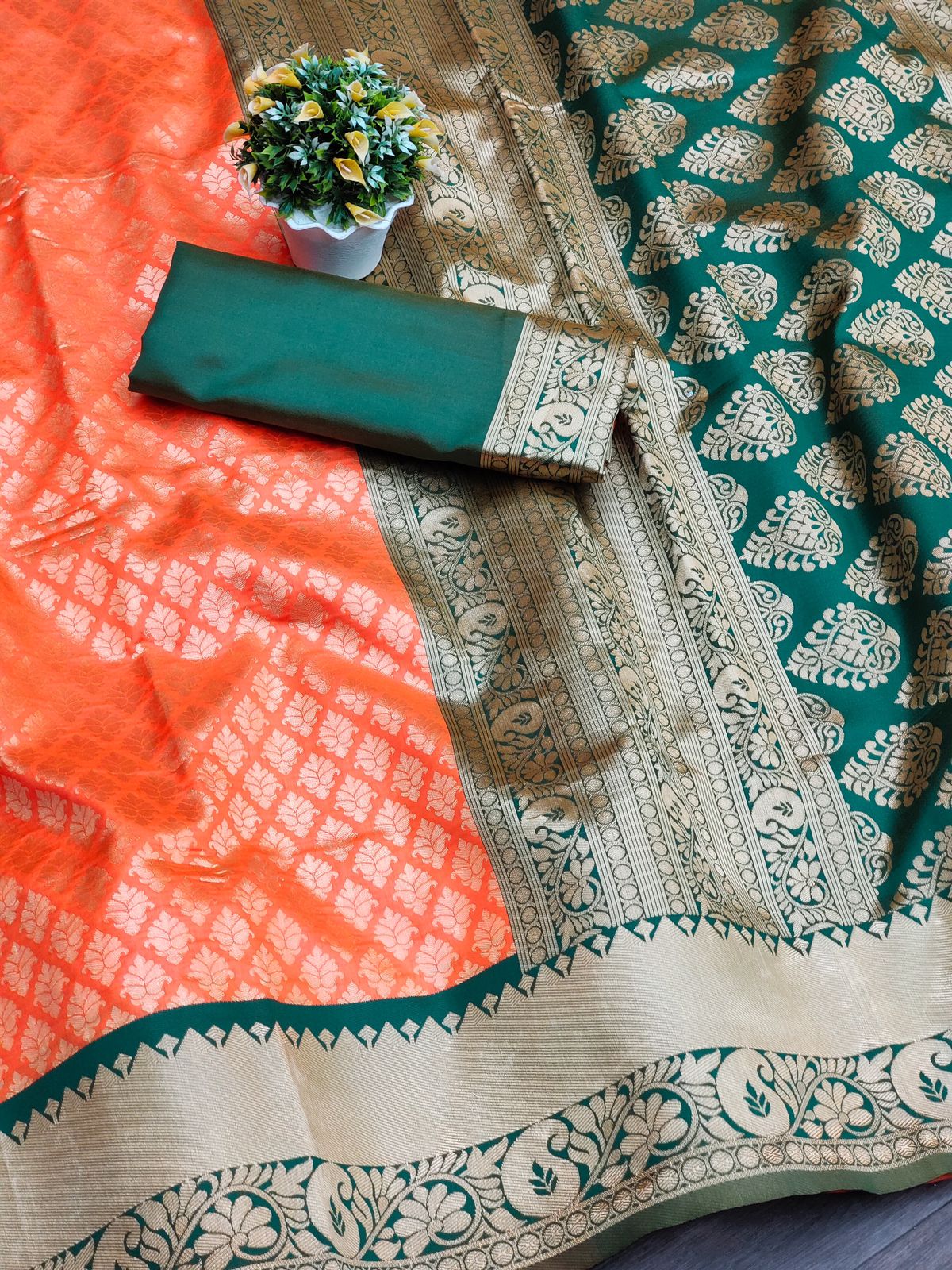 Kala Niketan Lekha Archaic Traditional Kanchi Soft Silk Sari With Attached Blouse